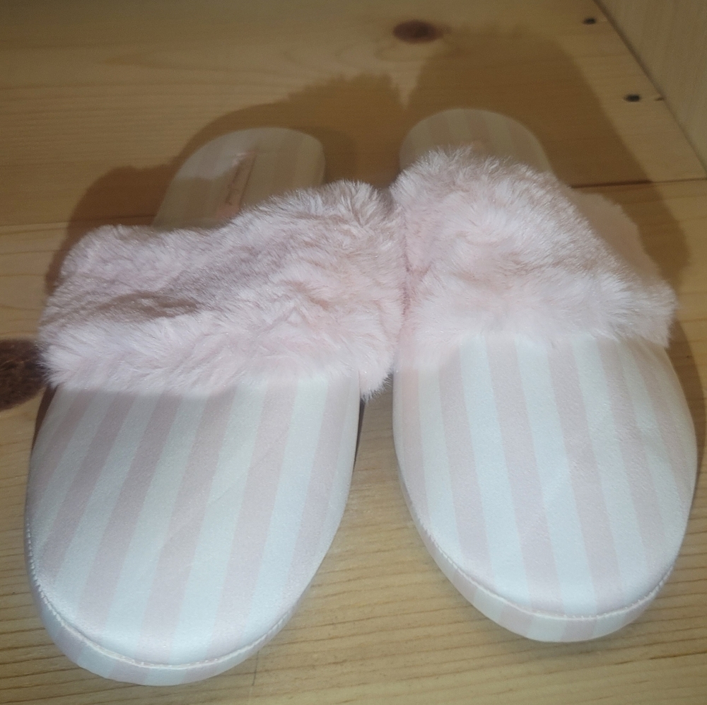 Slipers - Picture 3 of 5